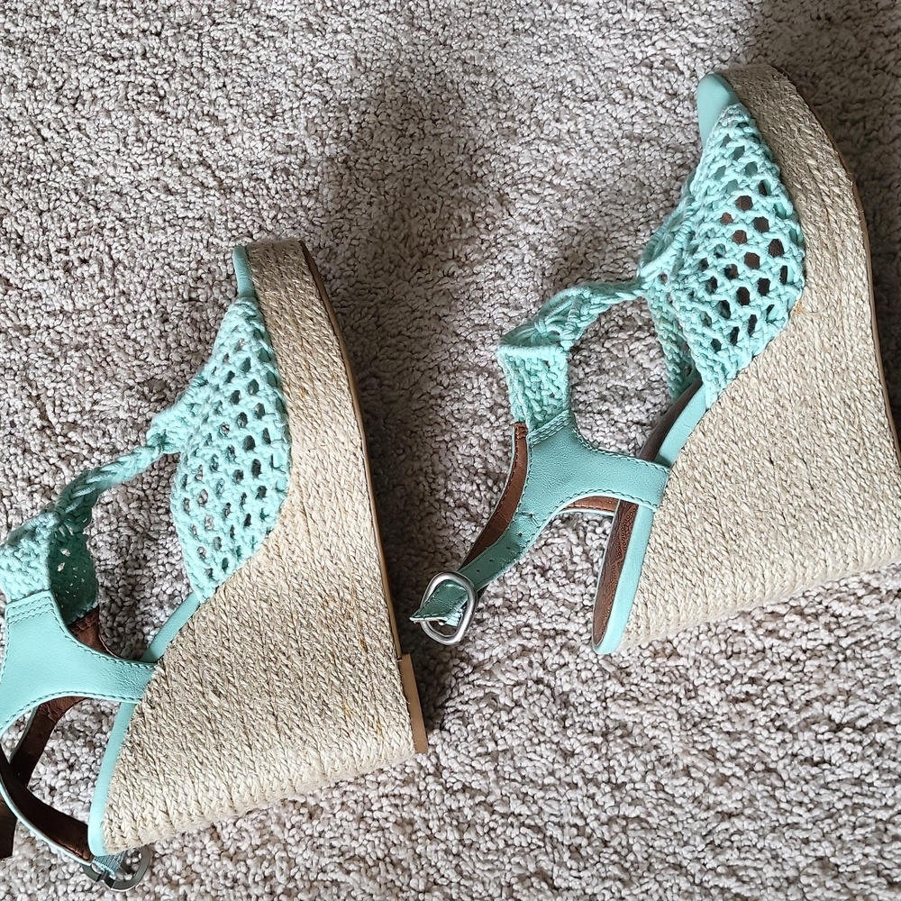 Mint Green Crochet Wedges - Picture 5 of 10